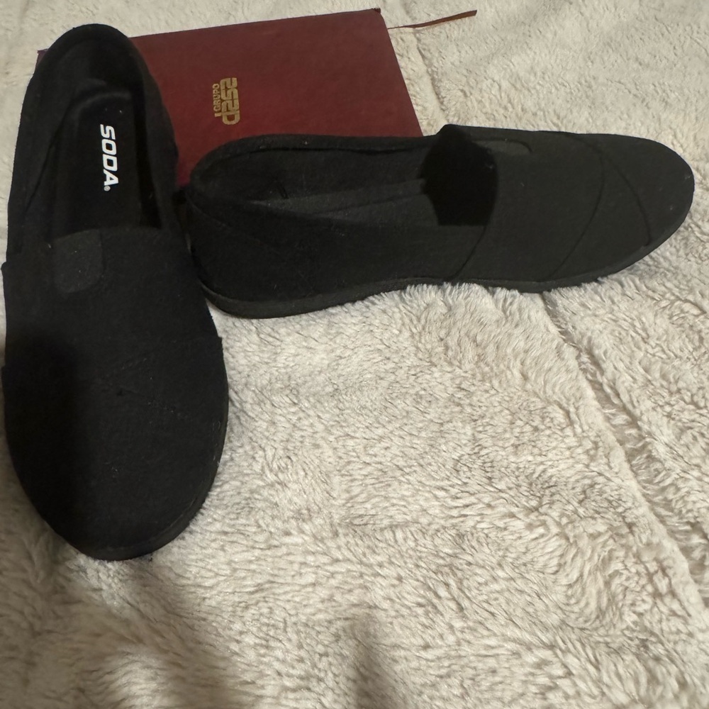 Soda Men's Classic Black Loafers